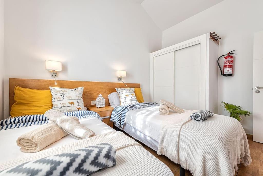 Bungalows Los Arcos 77 San Bartolomé Екстериор снимка